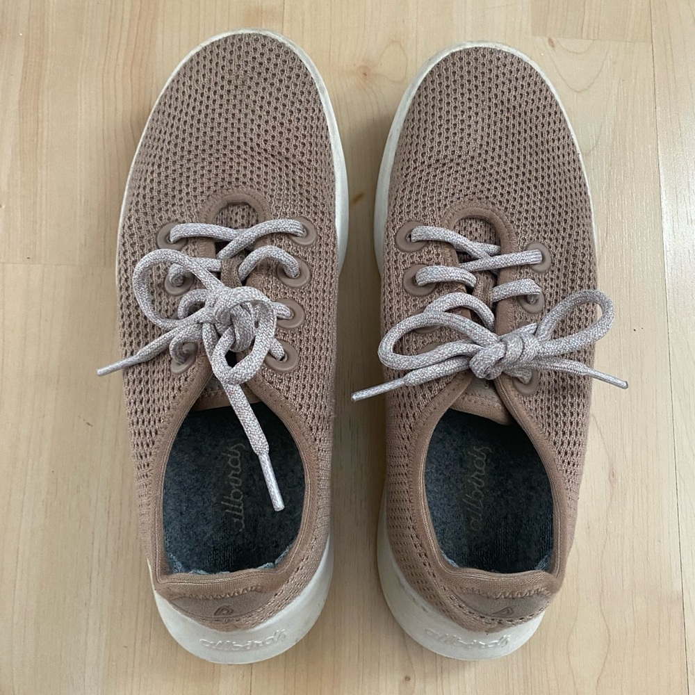 Taupe allbirds